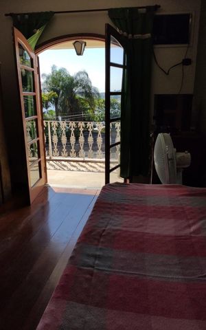 Casa à venda com 585m², 4 quartos e 3 vagas