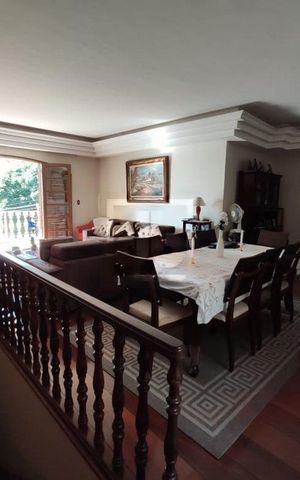 Casa à venda com 585m², 4 quartos e 3 vagas