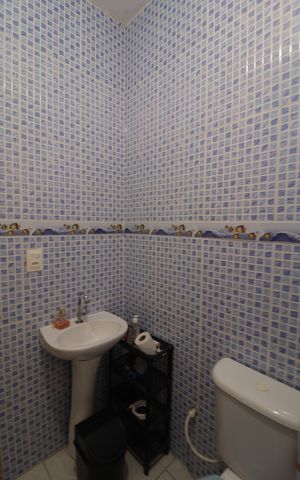 Casa à venda com 307m², 5 quartos e 3 vagas Casa à venda com 307m², 5 quartos e 3 vagasBanheiro de Serviço