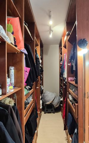 Casa à venda com 182m², 3 quartos e 2 vagasSuíte- closet