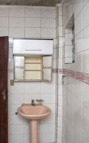 Casa à venda com 304m², 3 quartos e 4 vagasBanheiro Casa 2