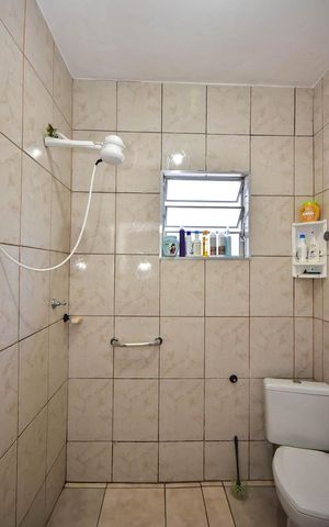 Casa à venda com 143m², 5 quartos e 2 vagas Casa à venda com 143m², 5 quartos e 2 vagasBanheiro 1 da Casa 1