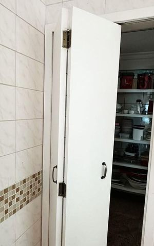 Casa de condomínio para alugar com 566m², 3 quartos e 6 vagasCozinha 