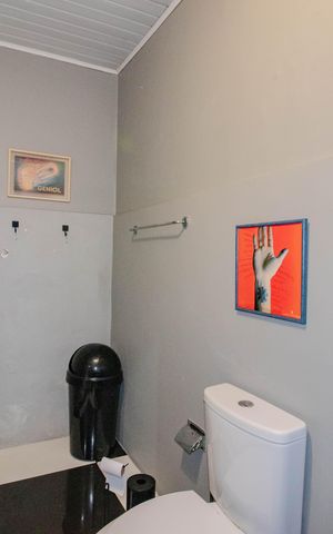 Casa à venda com 199m², 3 quartos e sem vaga Casa à venda com 199m², 3 quartos e sem vagaBanheiro Social