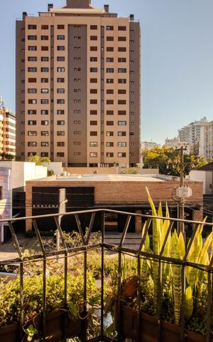 Casa à venda com 199m², 3 quartos e sem vaga Casa à venda com 199m², 3 quartos e sem vagaQuarto 2 - Varanda