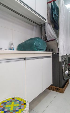 Apartamento à venda com 232m², 3 quartos e 3 vagas Apartamento à venda com 232m², 3 quartos e 3 vagasÁrea de Serviço