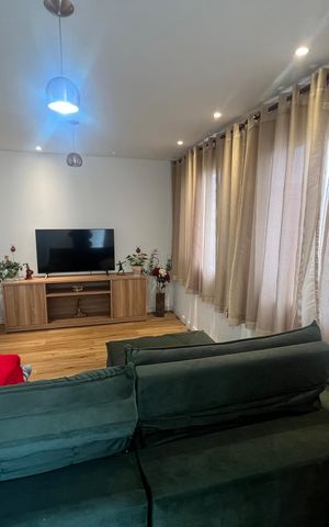 Casa de condomínio à venda com 120m², 3 quartos e 2 vagasSala