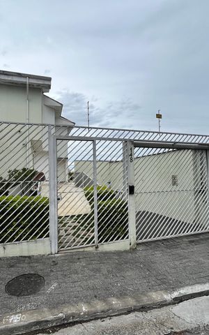 Casa de condomínio à venda com 120m², 3 quartos e 2 vagasFachada