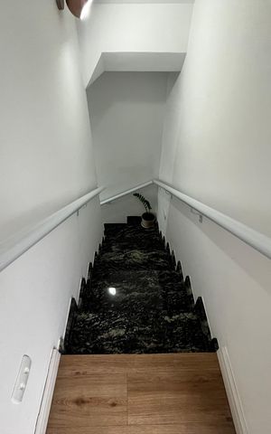 Casa de condomínio à venda com 120m², 3 quartos e 2 vagasEscada para os Quartos