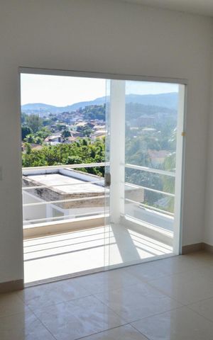 Casa de condomínio à venda com 198m², 3 quartos e 5 vagas Casa de condomínio à venda com 198m², 3 quartos e 5 vagasSuíte