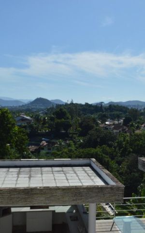 Casa de condomínio à venda com 198m², 3 quartos e 5 vagas Casa de condomínio à venda com 198m², 3 quartos e 5 vagasViata da Varanda