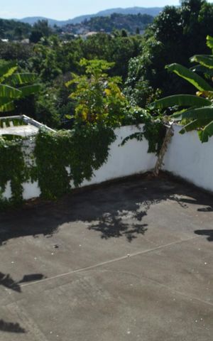 Casa de condomínio à venda com 198m², 3 quartos e 5 vagas Casa de condomínio à venda com 198m², 3 quartos e 5 vagasQuintal