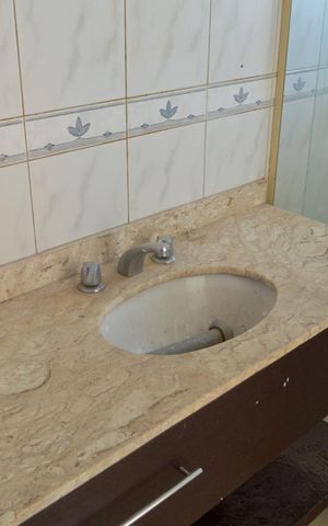 Casa de condomínio à venda com 198m², 3 quartos e 5 vagas Casa de condomínio à venda com 198m², 3 quartos e 5 vagasBanheiro da Suíte