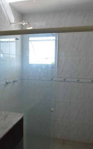 Casa de condomínio à venda com 198m², 3 quartos e 5 vagas Casa de condomínio à venda com 198m², 3 quartos e 5 vagasBanheiro da Suíte