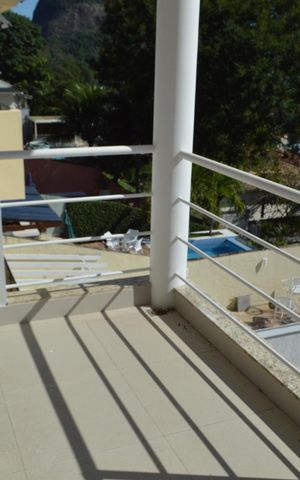 Casa de condomínio à venda com 198m², 3 quartos e 5 vagas Casa de condomínio à venda com 198m², 3 quartos e 5 vagasVaranda da Suíte