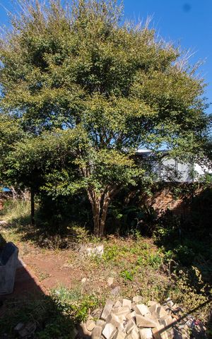 Casa à venda com 550m², 3 quartos e 5 vagas Casa à venda com 550m², 3 quartos e 5 vagasÁREA EXTERNA FUNDOS