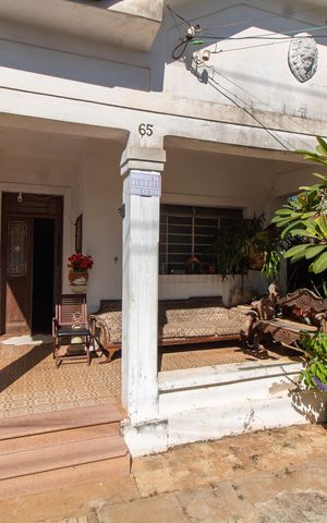 Casa à venda com 550m², 3 quartos e 5 vagas Casa à venda com 550m², 3 quartos e 5 vagasÁREA EXTERNA FRENTE