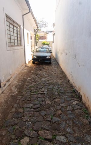 Casa à venda com 550m², 3 quartos e 5 vagas Casa à venda com 550m², 3 quartos e 5 vagasÁREA EXTERNA LATERAL