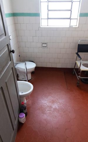 Casa à venda com 550m², 3 quartos e 5 vagas Casa à venda com 550m², 3 quartos e 5 vagasBANHEIRO