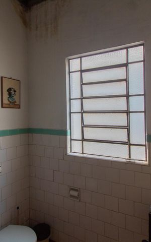 Casa à venda com 550m², 3 quartos e 5 vagas Casa à venda com 550m², 3 quartos e 5 vagasBANHEIRO