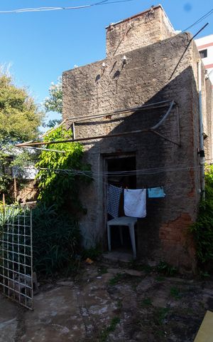 Casa à venda com 550m², 3 quartos e 5 vagas Casa à venda com 550m², 3 quartos e 5 vagasÁREA EXTERNA FUNDOS