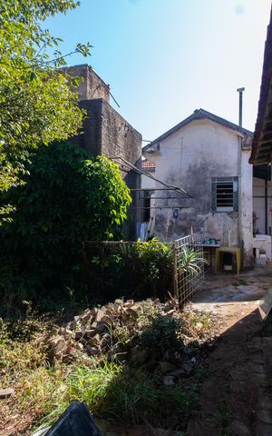 Casa à venda com 550m², 3 quartos e 5 vagas Casa à venda com 550m², 3 quartos e 5 vagasÁREA EXTERNA FUNDOS