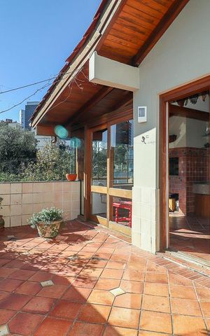 Apartamento à venda com 239m², 3 quartos e 2 vagasÁrea externa 