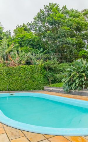 Apartamento à venda com 142m², 4 quartos e 2 vagas Apartamento à venda com 142m², 4 quartos e 2 vagasÁrea comum - Piscina