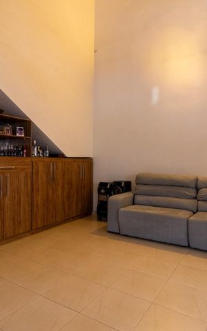 Casa à venda com 256m², 3 quartos e 4 vagasSala