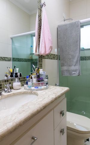 Casa à venda com 256m², 3 quartos e 4 vagasBanheiro da Suíte 2