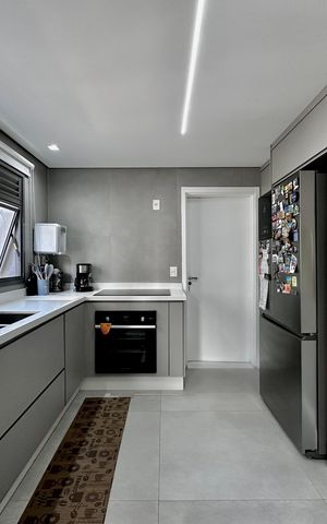 Apartamento à venda com 141m², 3 quartos e 2 vagas Apartamento à venda com 141m², 3 quartos e 2 vagasCozinha
