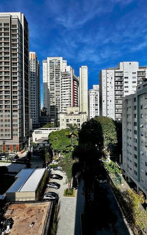 Apartamento à venda com 141m², 3 quartos e 2 vagas Apartamento à venda com 141m², 3 quartos e 2 vagasVista
