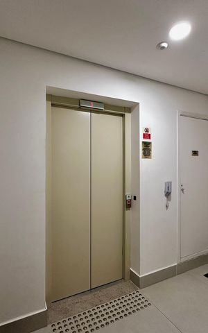 Apartamento à venda com 141m², 3 quartos e 2 vagas Apartamento à venda com 141m², 3 quartos e 2 vagasHall Serviço Apartamento