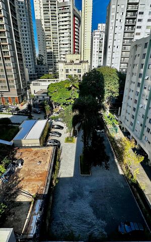 Apartamento à venda com 141m², 3 quartos e 2 vagas Apartamento à venda com 141m², 3 quartos e 2 vagasVista