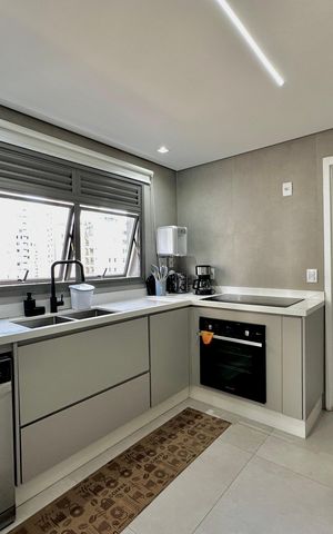 Apartamento à venda com 141m², 3 quartos e 2 vagas Apartamento à venda com 141m², 3 quartos e 2 vagasCozinha