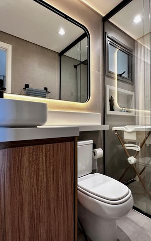 Apartamento à venda com 141m², 3 quartos e 2 vagas Apartamento à venda com 141m², 3 quartos e 2 vagasBanheiro Suíte 1