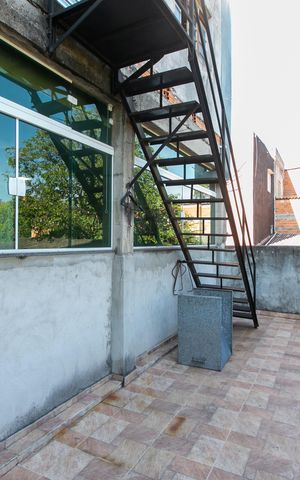 Casa à venda com 450m², 3 quartos e 3 vagas Casa à venda com 450m², 3 quartos e 3 vagasÁrea Externa