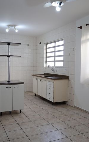 Casa para alugar com 250m², 3 quartos e 2 vagasCozinha