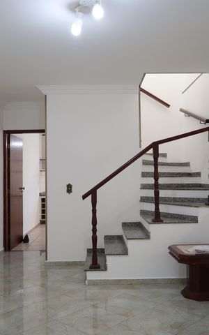 Casa para alugar com 250m², 3 quartos e 2 vagasSala