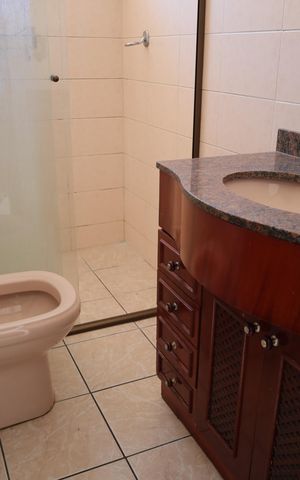 Casa para alugar com 250m², 3 quartos e 2 vagasBanheiro