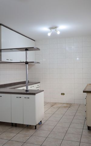 Casa para alugar com 250m², 3 quartos e 2 vagasCozinha