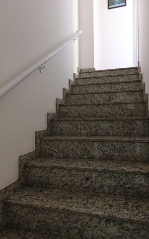 Apartamento à venda com 68m², 2 quartos e 2 vagasEscada