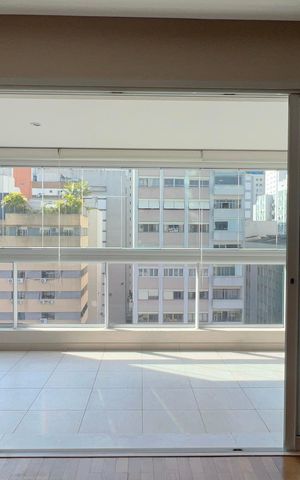Apartamento para alugar com 162m², 3 quartos e 4 vagas Apartamento para alugar com 162m², 3 quartos e 4 vagasVaranda