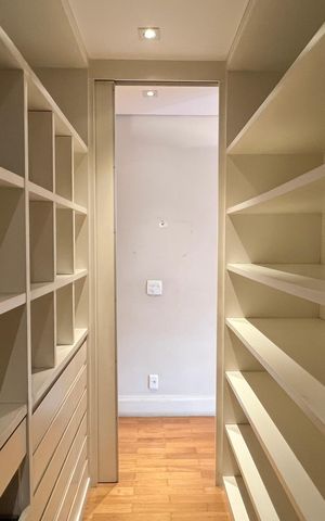 Apartamento para alugar com 162m², 3 quartos e 4 vagas Apartamento para alugar com 162m², 3 quartos e 4 vagasCloset da suíte 3