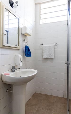 Casa à venda com 197m², 2 quartos e 2 vagas Casa à venda com 197m², 2 quartos e 2 vagasBanheiro Social