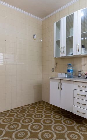 Casa à venda com 197m², 2 quartos e 2 vagas Casa à venda com 197m², 2 quartos e 2 vagasCozinha