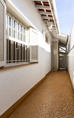 Casa à venda com 197m², 2 quartos e 2 vagas Casa à venda com 197m², 2 quartos e 2 vagasCorredor Lateral