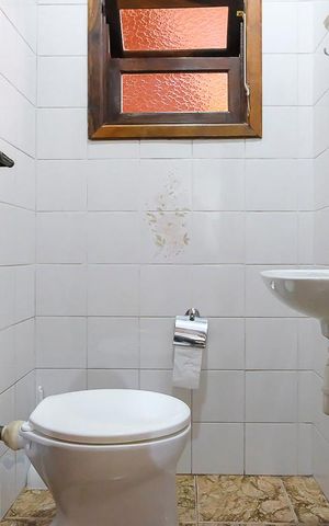 Casa à venda com 189m², 4 quartos e 2 vagasBanheiro de Serviço