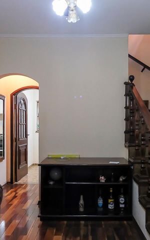 Casa à venda com 189m², 4 quartos e 2 vagasSala