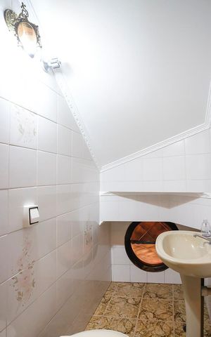 Casa à venda com 189m², 4 quartos e 2 vagasLavabo